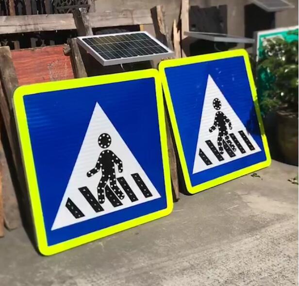 人行道自發光警示標志太陽能